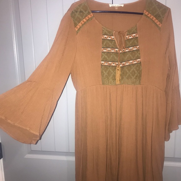 Ladies Bow & Arrow Dress Large with Aztec embroidery - Picture 3 of 7